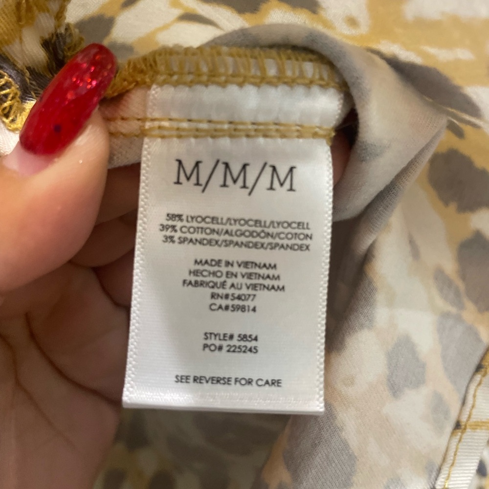 CAbi Providence Shirt Jacket in yellow Leopard Print - Picture 9 of 9
